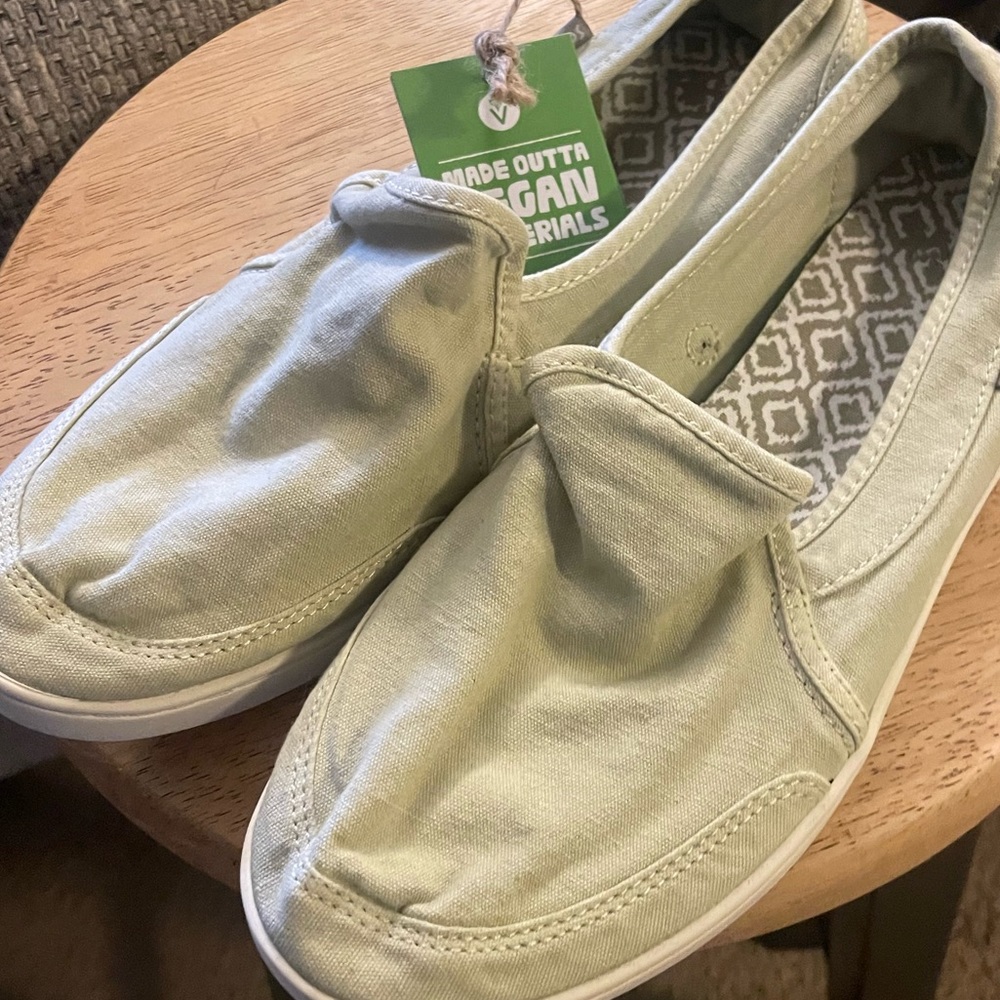 ✨NWT✨ SANUK Pair o Dice Canvas Loafers